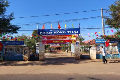 CÔNG TÁC CHUẨN BỊ HỘI CHỢ XUÂN Ở TRƯỜNG TH PHẠM HỒNG THÁI